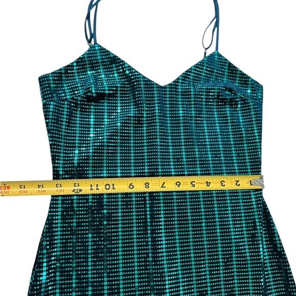 Elegant Green Sequin Dress - Picture 12 of 17